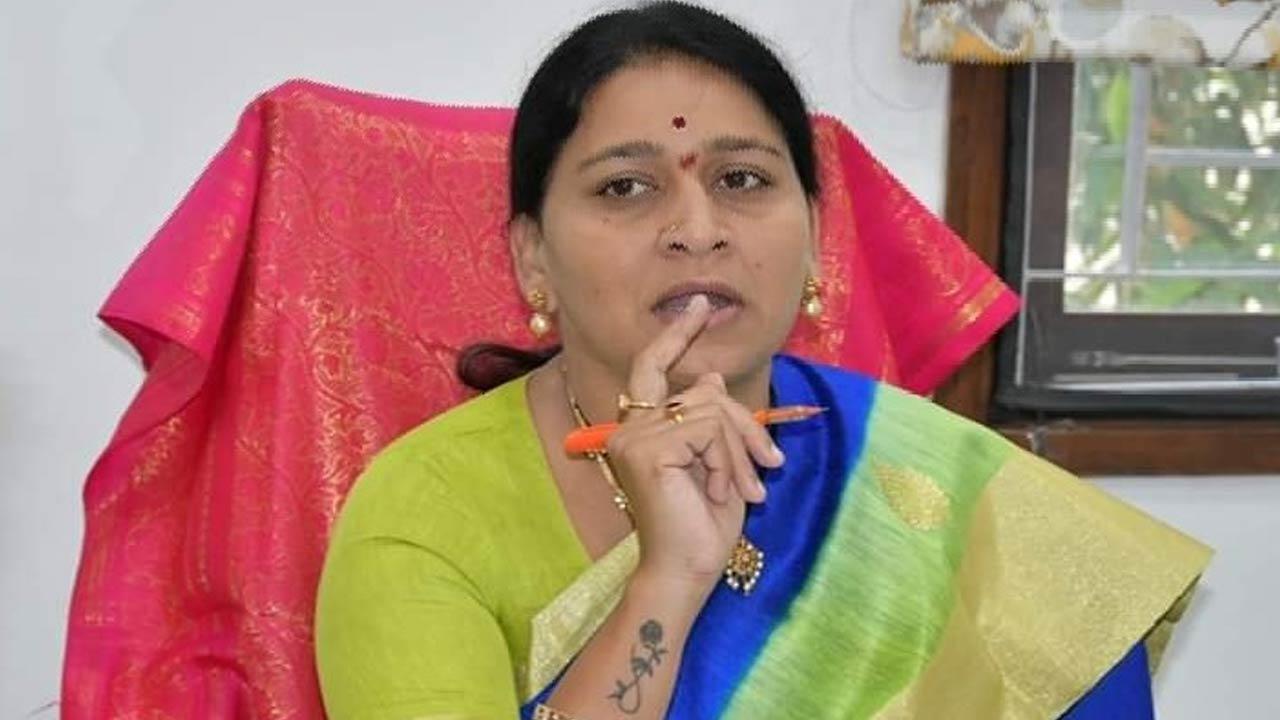 MP Kavitha: తెలంగాణతో పెట్టుకుంటే కొరివితో తల గోక్కున్నట్టే..!