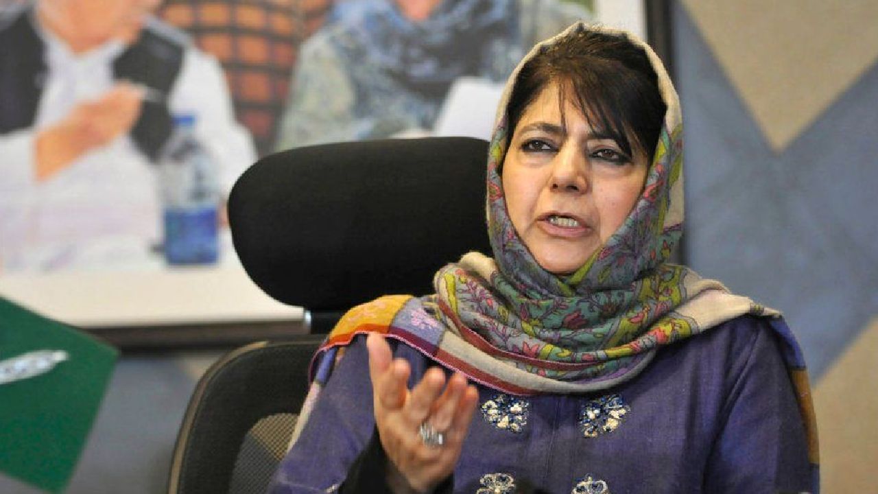 Mehbooba Mufti: మసీదులు పడగొట్టడంలో మనం “విశ్వగురు” అవుతున్నాం