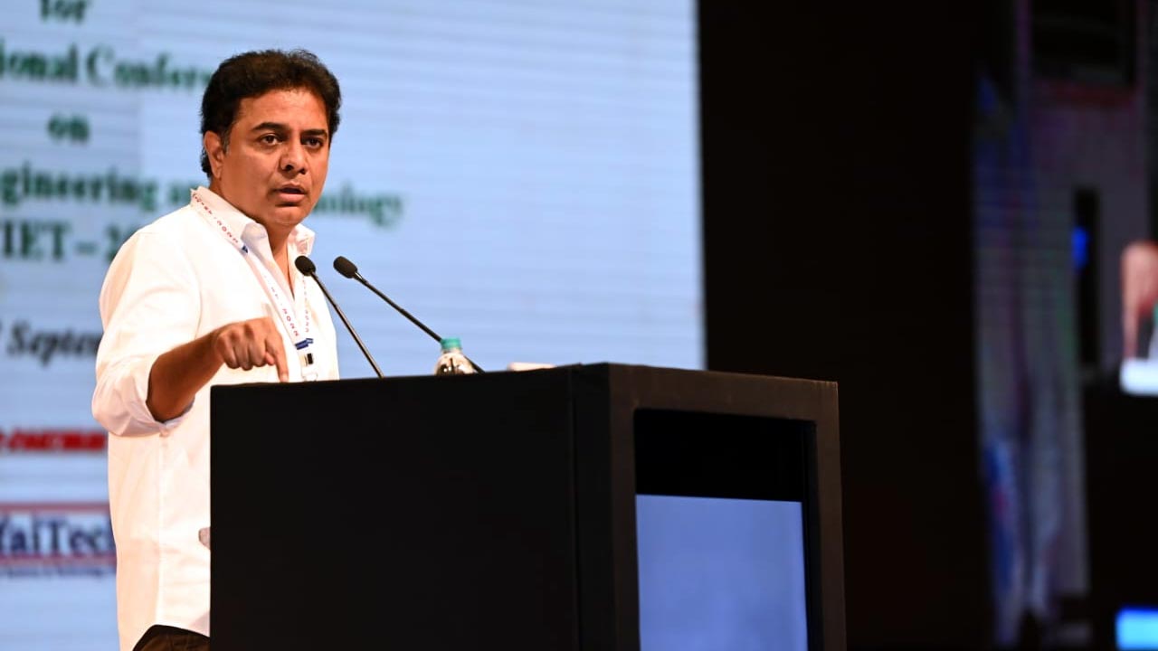 Minister KTR : స్టూడెంట్స్ జాబ్ సీకర్ గా కాకుండా జాబ్ క్రియేటర్ గా తయారవ్వాలి