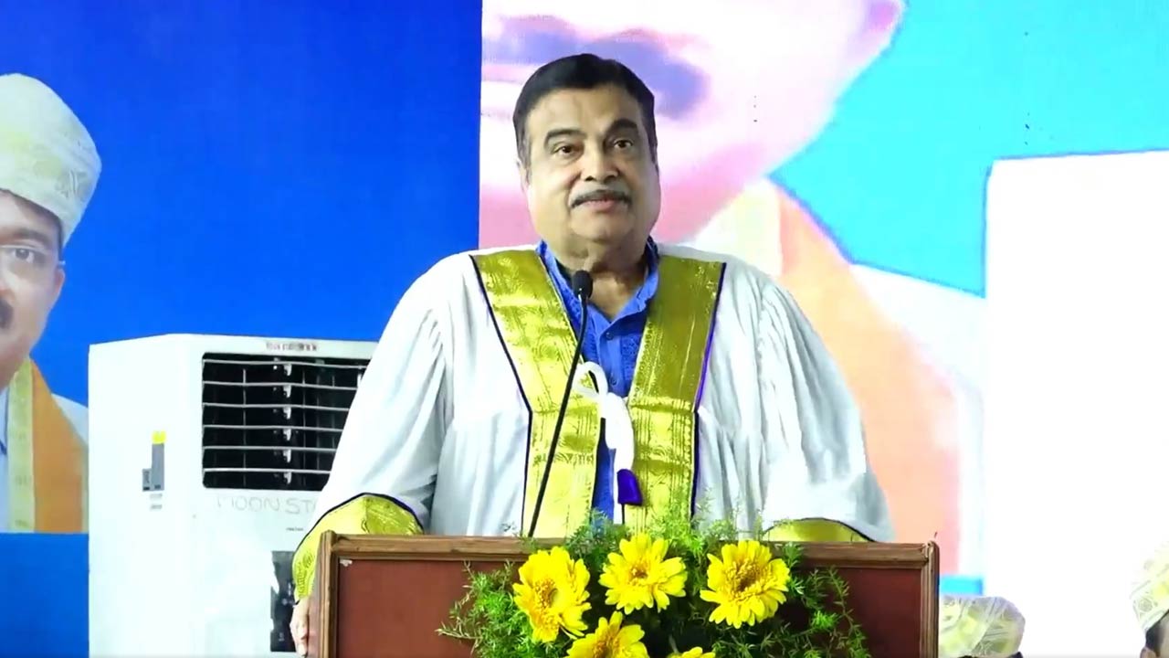 Nitin Gadkari: ఆటో మొబైల్, ఎలక్ట్రిక్ రంగాల్లో 4 కోట్ల ఉద్యోగాలు.. దిగుమతులు తగ్గించి ఎగుమతులు పెంచాలి..