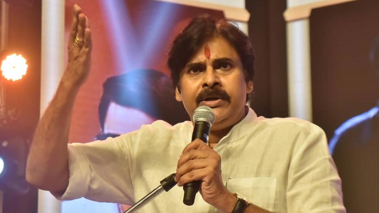 Pawan Kalyan : పవన్‌ కల్యాణ్‌ బస్సు యాత్ర వాయిదా
