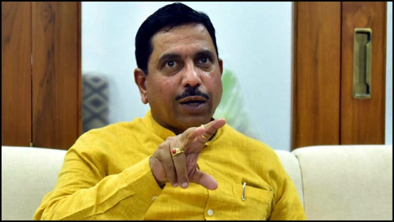 Pralhad Joshi: దేశం, తెలంగాణ కన్నా.. కేసీఆర్‌కు కుటుంబమే ఎక్కువ