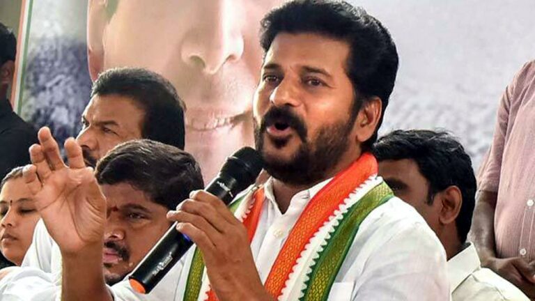 Revanth Reddy : అందరం సర్పంచ్‌గా పోటీ చేస్తున్నామనుకొని కష్టపడాలి