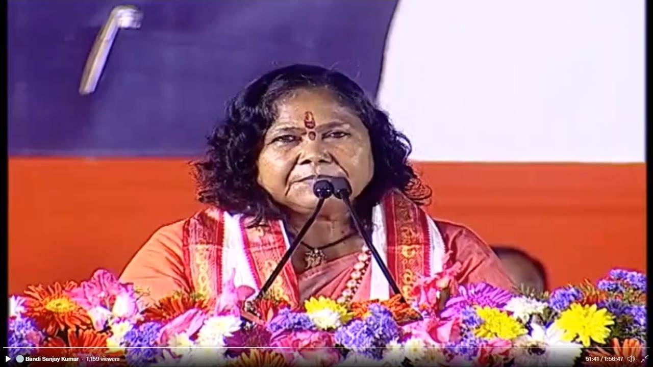 Sadhvi Niranjan Jyoti: బీజేపీ మతతత్వ పార్టీ అయితే.. ఓవైసీ పార్టీ ఏంటీ..?