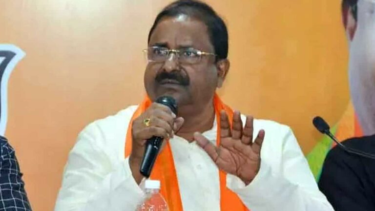 Somu Veerraju: కండ కావరం, అధికార దాహంతో ర్యాలీలు చేస్తారా?