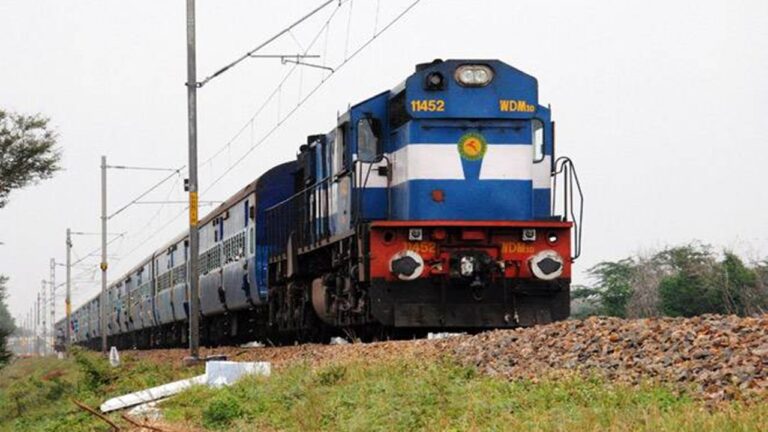 Trains Cancelled : ఇవాళ 96 రైళ్లను రద్దు చేసిన రైల్వే శాఖ