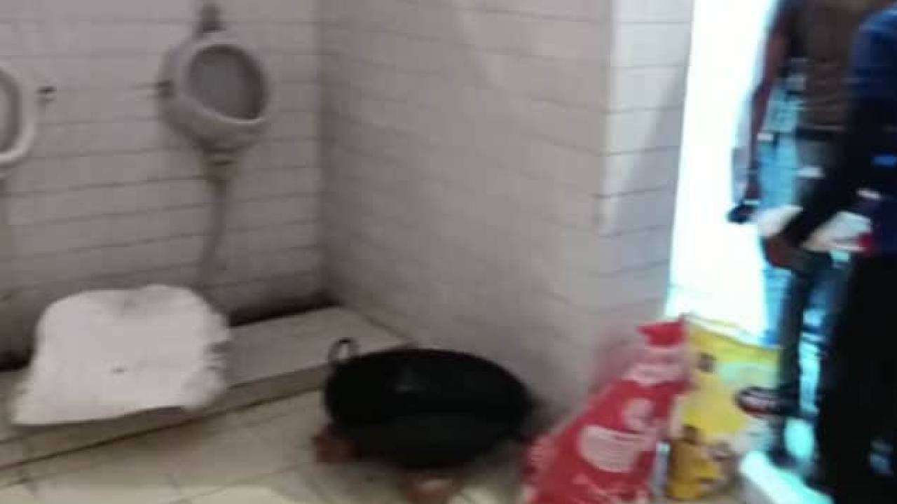 Uttar Pradesh: కబడ్డీ ఆటగాళ్లకు టాయిలెట్‌లో భోజనం.. యోగి ప్రభుత్వంపై విపక్షాల విమర్శలు