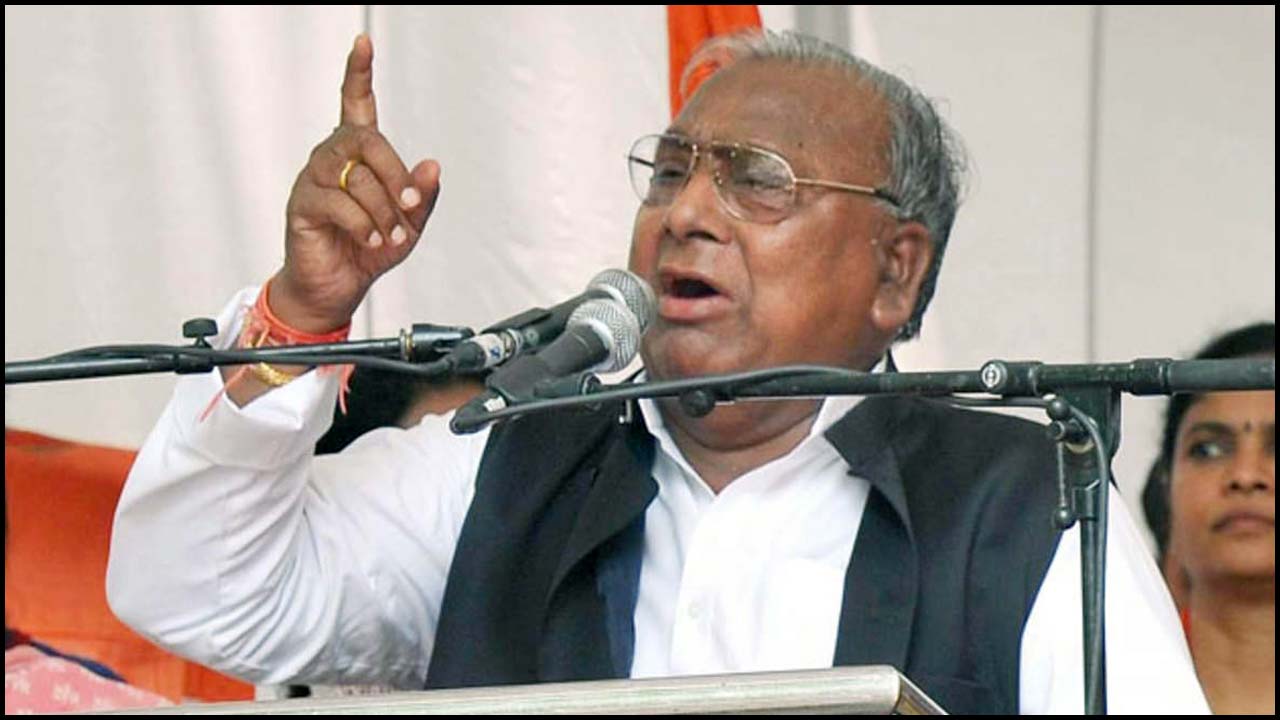 V Hanumantha Rao: ఆనాడు గోవర్ధన్ రెడ్డిని కాదని.. రాజగోపాల్ రెడ్డికి టికెట్ ఇచ్చాం
