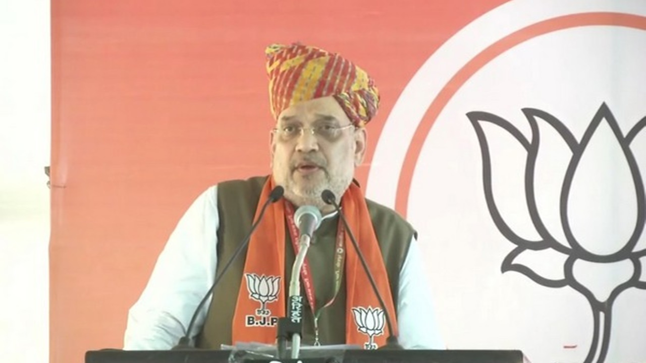 Amit Shah: విదేశీ టీ-షర్టు ధరించి భారత్‌ జోడో యాత్రకు బయలుదేరారు.. రాహుల్‌పై అమిత్‌ షా ఫైర్‌