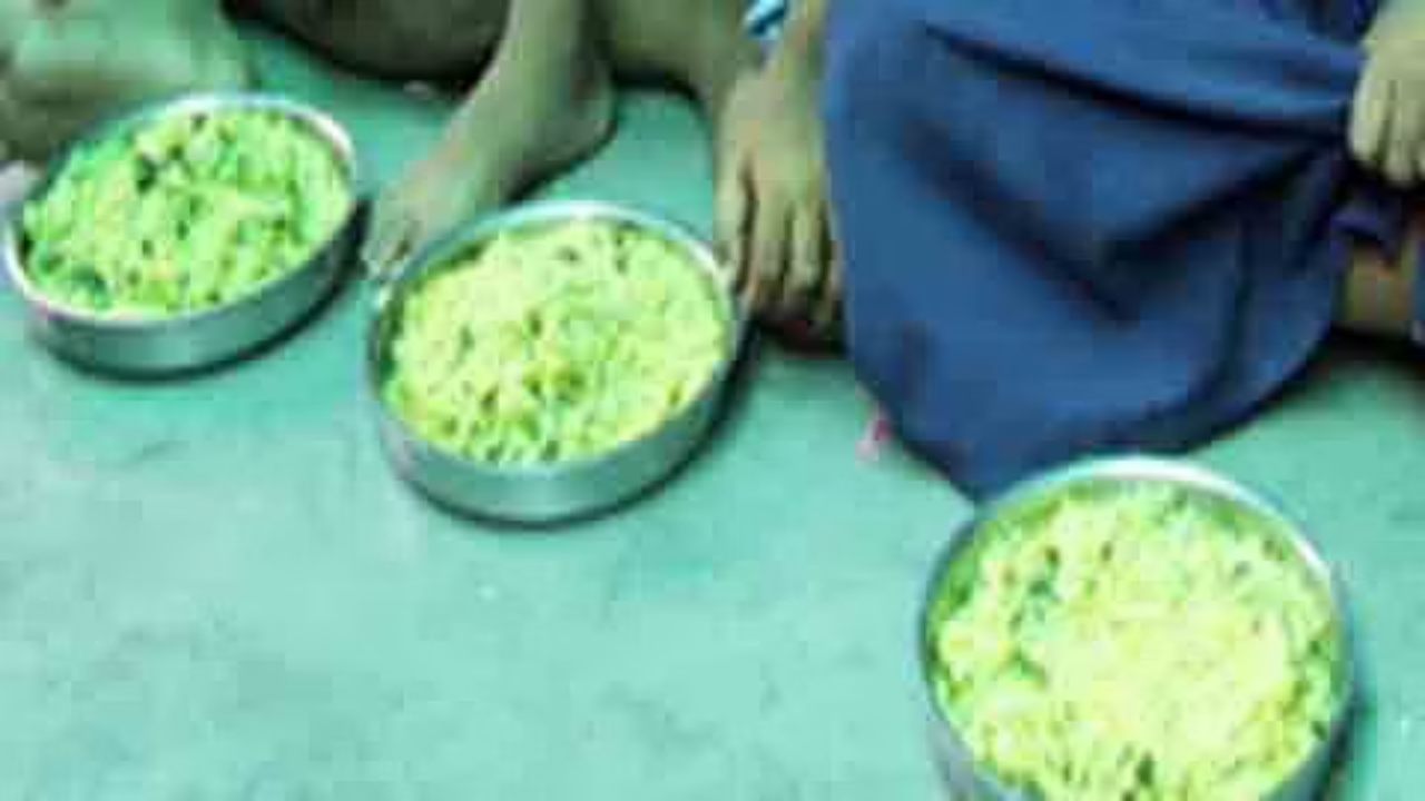 Expired Food in Anganwadis: అంగన్ వాడీల్లో కాలం చెల్లిన ఆహారం