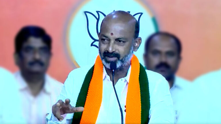 Bandi Sanjay: రాజ్యాంగబద్ద పదవిలో ఉంటూ రాజకీయ విమర్శలా?