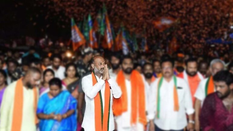 Praja Sangrama Yatra: బండి సంజయ్ ను కలిసిన గంగపుత్రులు.. జీవో 6ను రద్దు చేయాలని వినతి