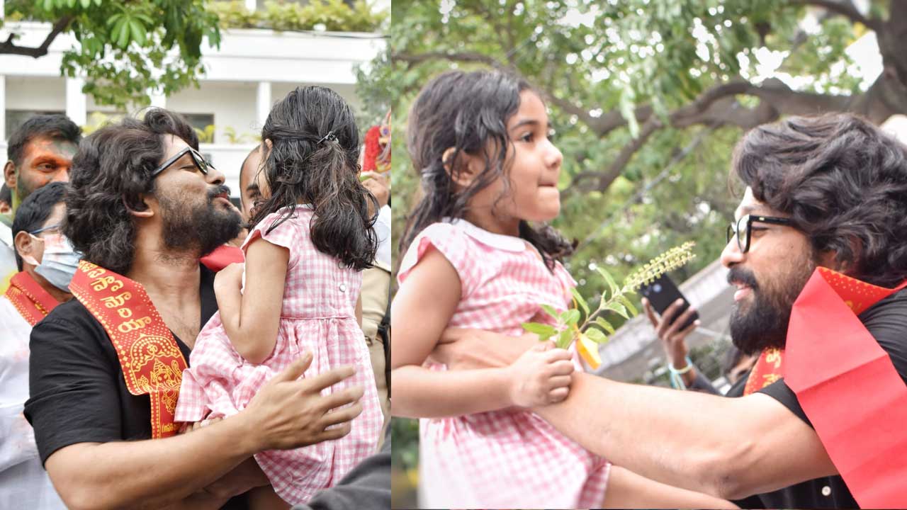 Allu Arjun: కూతురుతో రోడ్డుపై బన్నీ చిందులు.. కారణమేంటంటే..?