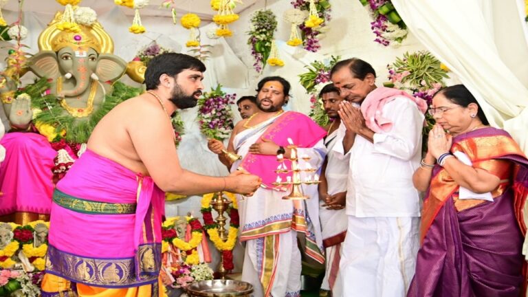 CM K Chandrashekar Rao: ప్రగతిభవన్‌లో గణనాథుడికి సీఎం కేసీఆర్ ప్రత్యేక పూజలు