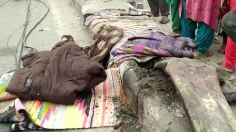 Delhi Accident: నిద్రిస్తున్న వారిపైకి దూసుకెళ్లిన ట్రక్కు.. నలుగురి దుర్మరణం