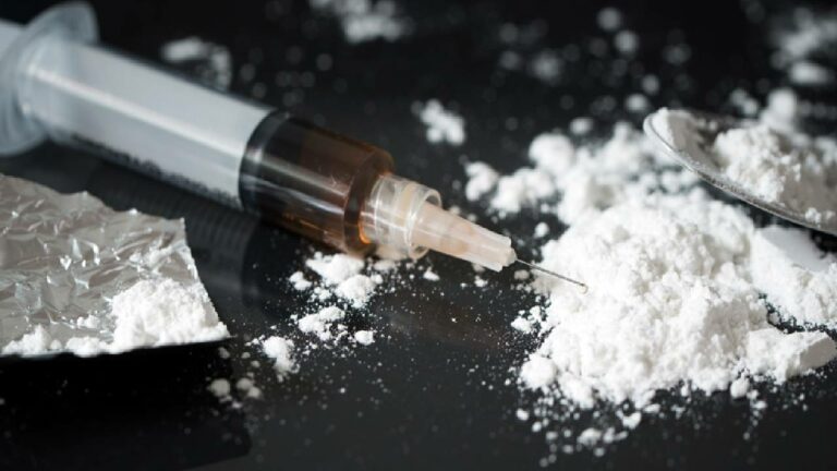 Delhi Police seized drugs: రూ.1200 కోట్ల విలువైన డ్రగ్స్ స్వాధీనం.. ఇద్దరు ఆప్ఘన్ జాతీయుల అరెస్ట్