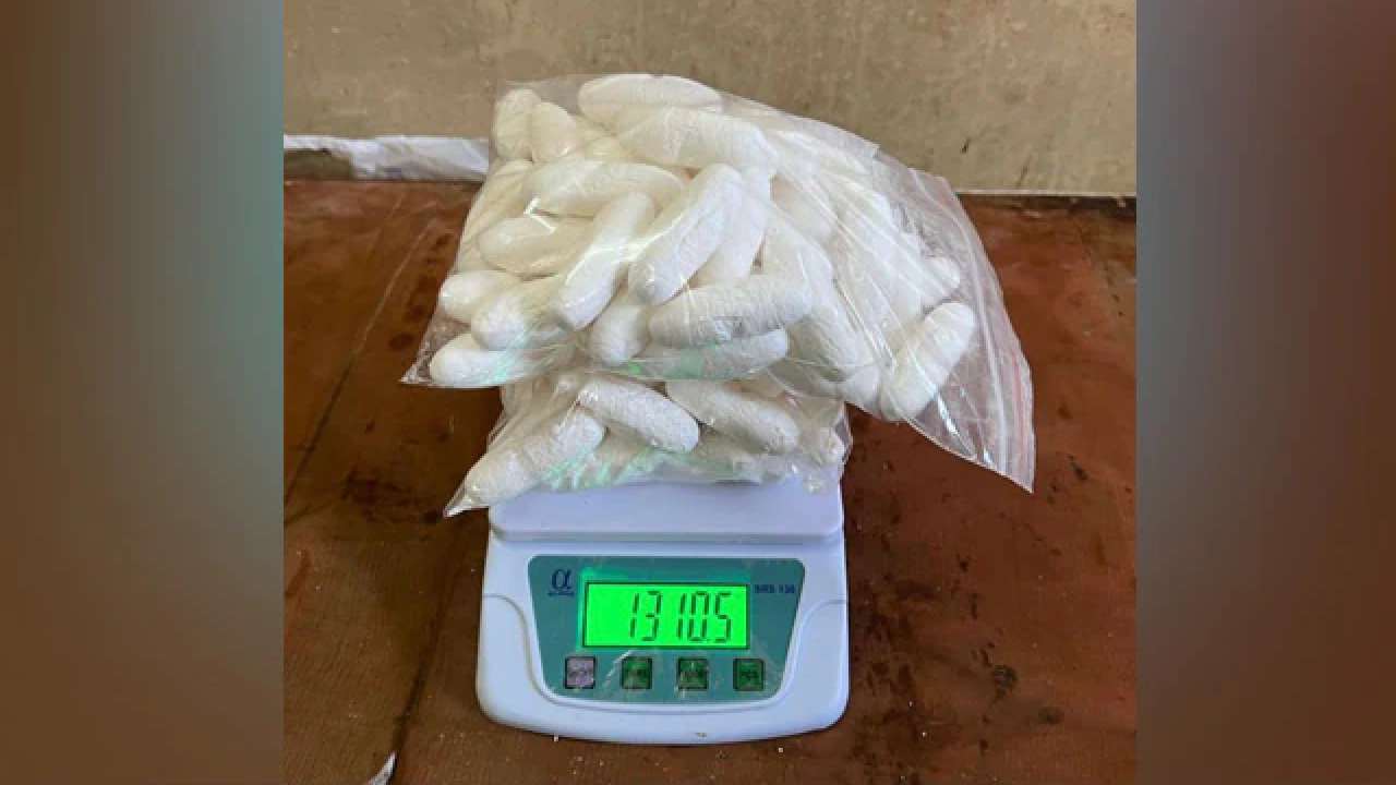 Drug Smuggling: “వీడొక్కడే” సీన్ రిపీట్.. కడుపులో కొకైన్.. పట్టుకున్న అధికారులు