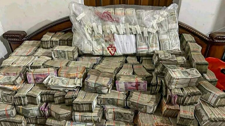 West Bengal: కోల్‌కతాలో ఈడీ దాడులు.. ఓ వ్యాపారి ఇంట్లో బయటపడిన నోట్ల గుట్టలు