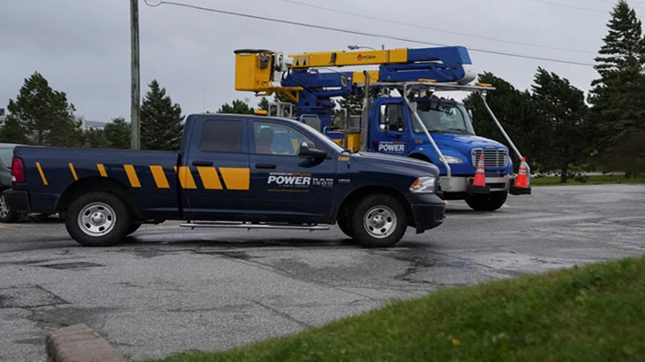 Fiona Storm: కెనడా తూర్పు తీరాన్ని తాకిన ఫియోనా తుఫాన్‌.. చీకట్లోనే లక్షల మంది