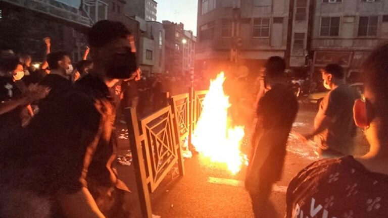 Anti-Hijab Protests In Iran: అట్టుడుకుతున్న ఇరాన్.. ప్రభుత్వ కాల్పుల్లో 50 మంది మృతి