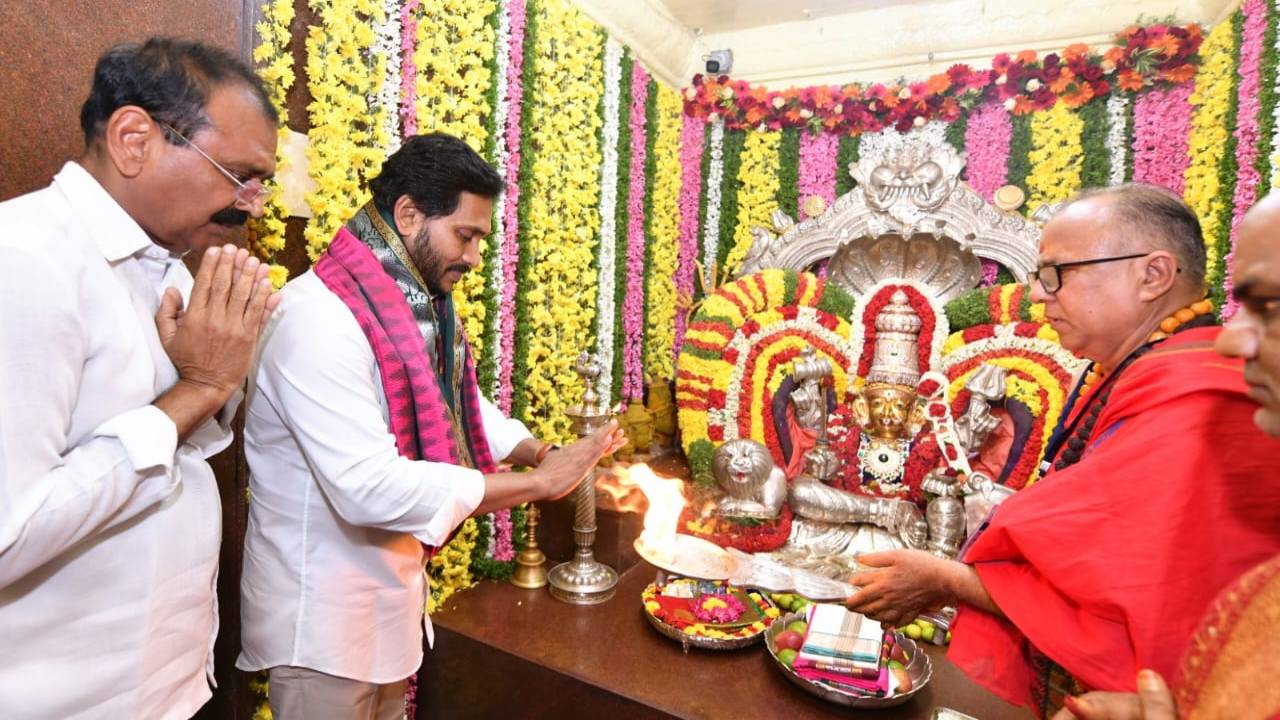 CM Jagan Tirupati Tour: తిరుపతిలో జగన్ పర్యటన.. ఎలక్ట్రిక్ బస్సులు ప్రారంభం