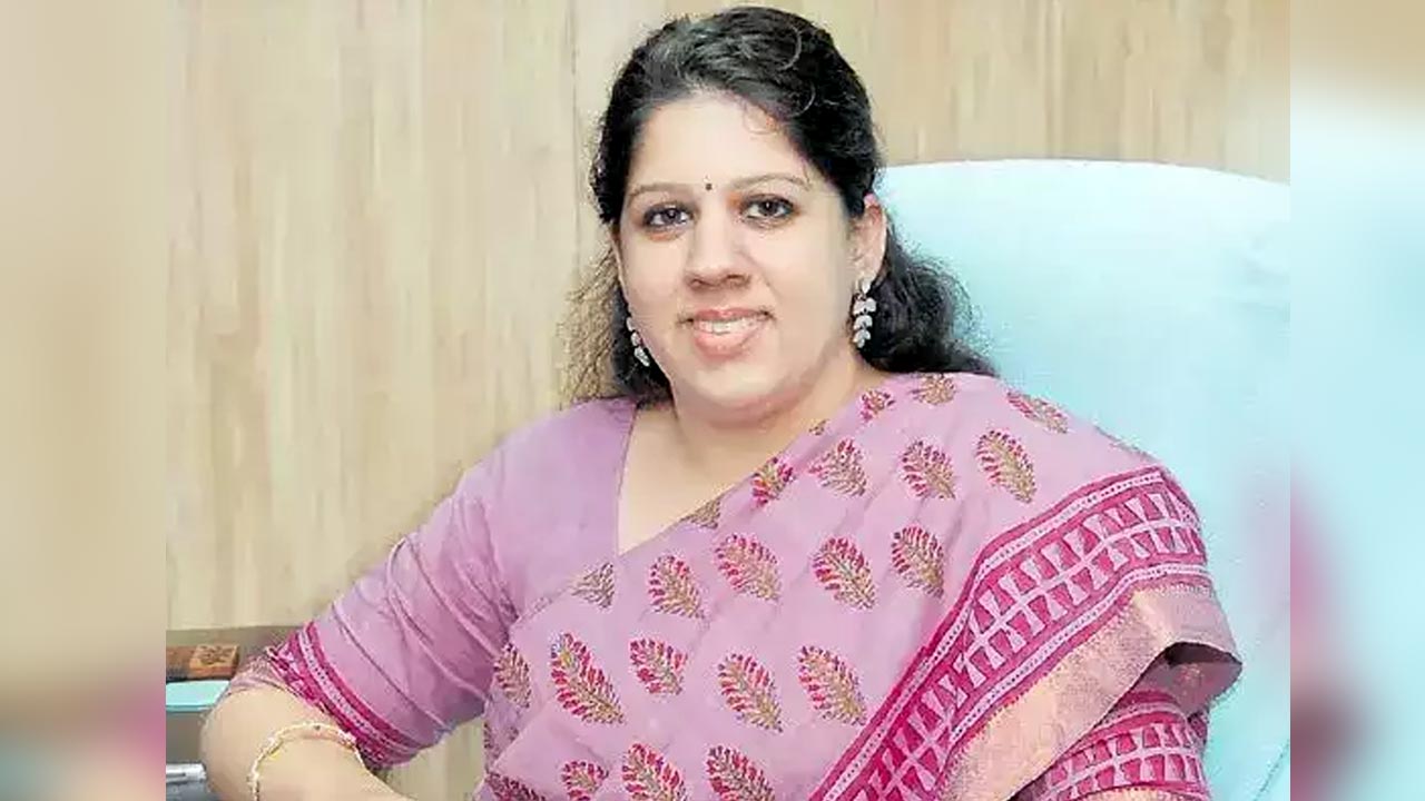 Cyber Fraud : కాకినాడ కలెక్టర్‌కు కేటుగాళ్లు షాక్‌..