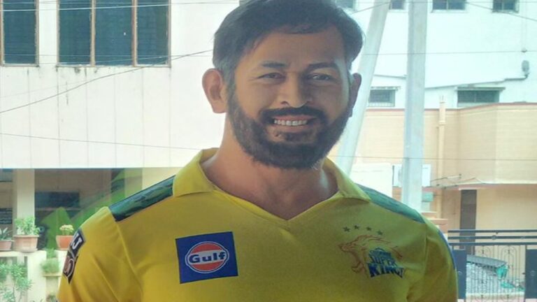 Mahendra Singh Dhoni: విజయవాడలో ధోనీ విగ్రహం.. ఖుషీ అవుతున్న అభిమానులు