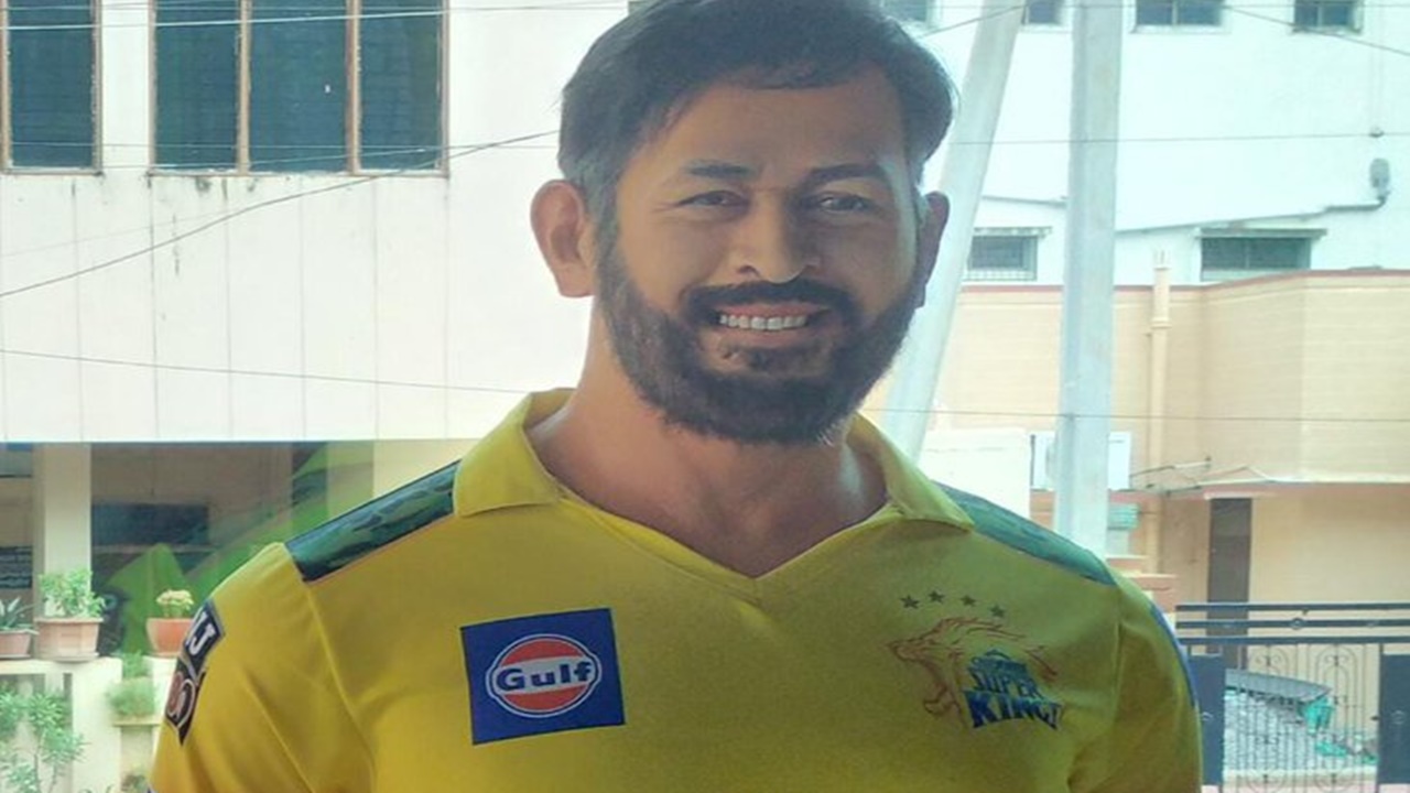 Mahendra Singh Dhoni: విజయవాడలో ధోనీ విగ్రహం.. ఖుషీ అవుతున్న అభిమానులు