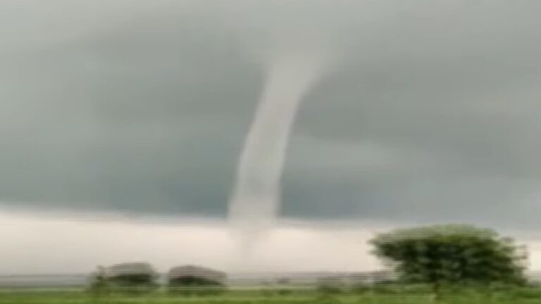 Tornado Scene in Manjeera:మంజీరా నదిలో టోర్నెడో సీన్.. వావ్ అంటున్న జనం