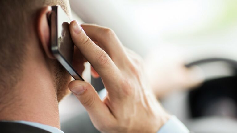 APCPDCL: ఆఫీసుల్లో ఫోన్‌లు వాడొద్దు.. ఉద్యోగులకు ఏపీసీపీడీసీఎల్ ఆదేశాలు