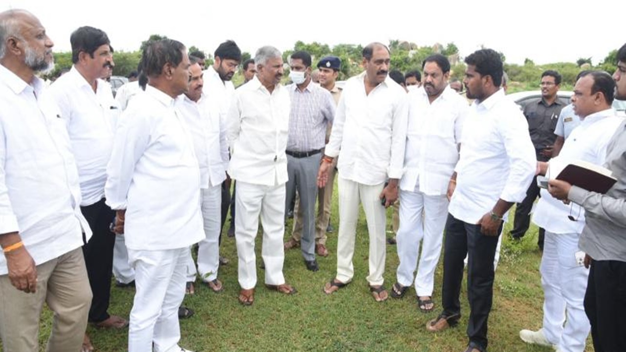 Deputy CM Narayana Swamy: అది రైతుల యాత్ర కాదు.. కోటీశ్వరుల యాత్ర