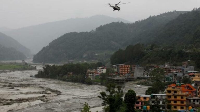 Nepal: నేపాల్‌లో భారీ వర్షాలు.. కొండచరియలు విరిగిపడి 17 మంది దుర్మరణం