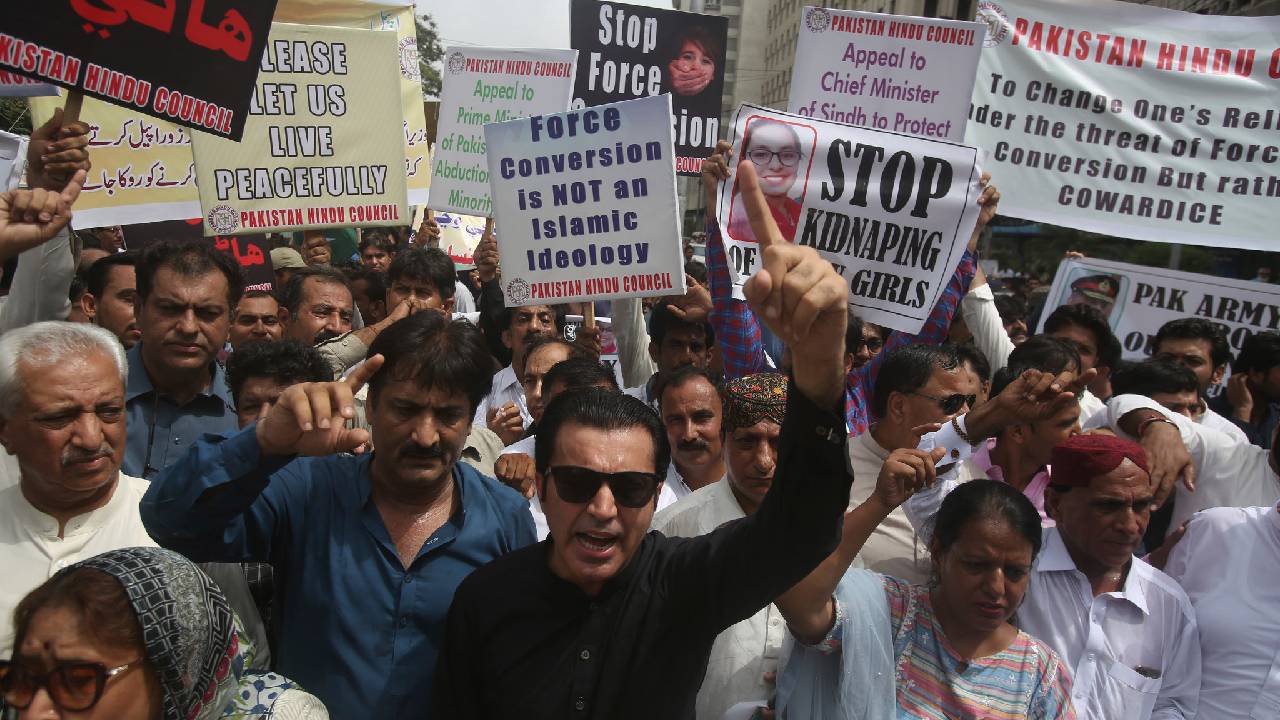 Pakistan: పాకిస్తాన్‌లో మరో హిందూ బాలిక కిడ్నాప్.. కేసు నమోదుకు పోలీసుల నిరాకరణ