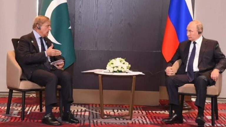 Pakistan PM: పాకిస్తాన్ ప్రధాని అవస్థలు.. రష్యా అధ్యక్షుడి నవ్వులు!