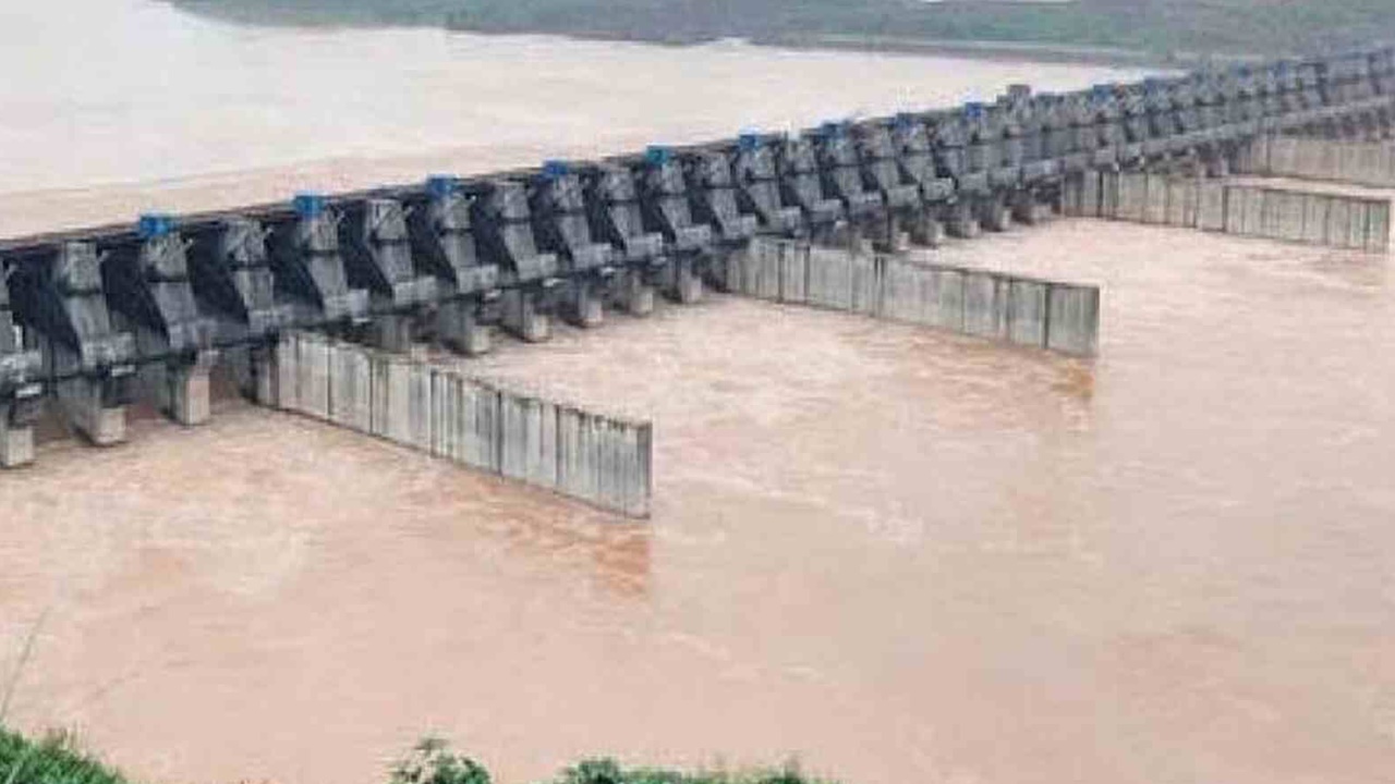 Polavaram Project: పోలవరం ప్రాజెక్టుపై కేంద్ర ప్రభుత్వాన్ని నివేదిక కోరిన సుప్రీంకోర్టు