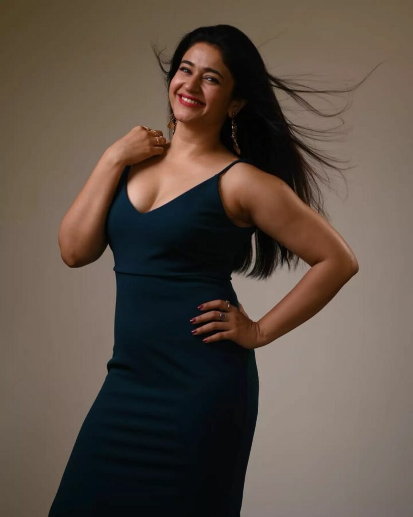 Poonam Bajwa (7)