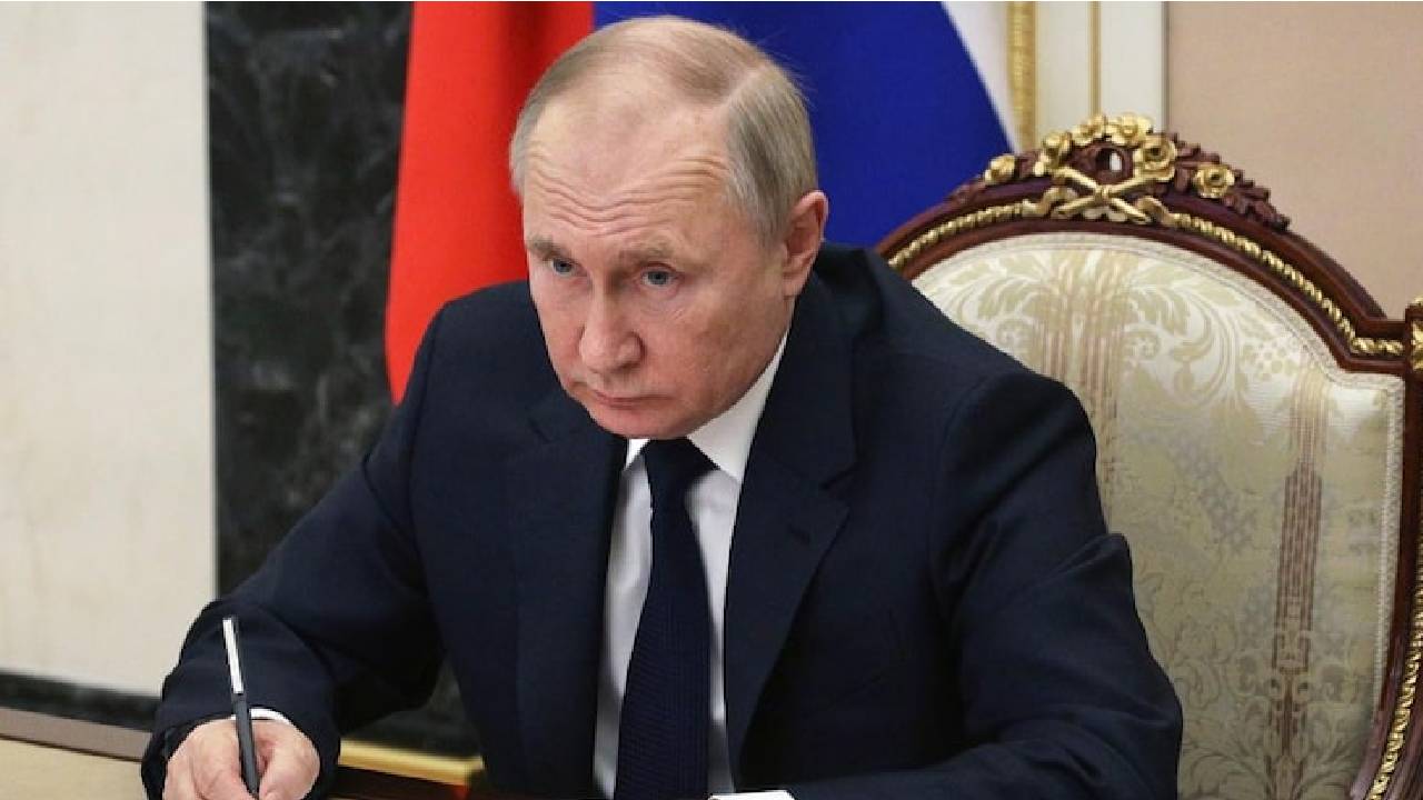 Vladimir Putin: అణుబాంబు వేసే టైమొచ్చింది.. అమెరికా మిత్రదేశాలకు పుతిన్ వార్నింగ్