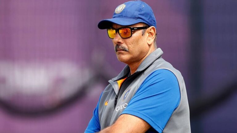 Ravi Shastri: ఎవరేమన్నా.. టీ20ల్లో నంబర్‌వన్ ఆటగాడు అతడే..!!