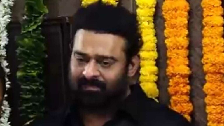 Prabhas: పెద్ద నాన్న మృతి.. ప్రభాస్ ఏడుపును ఆపడం ఎవరి తరం కావడంలేదే
