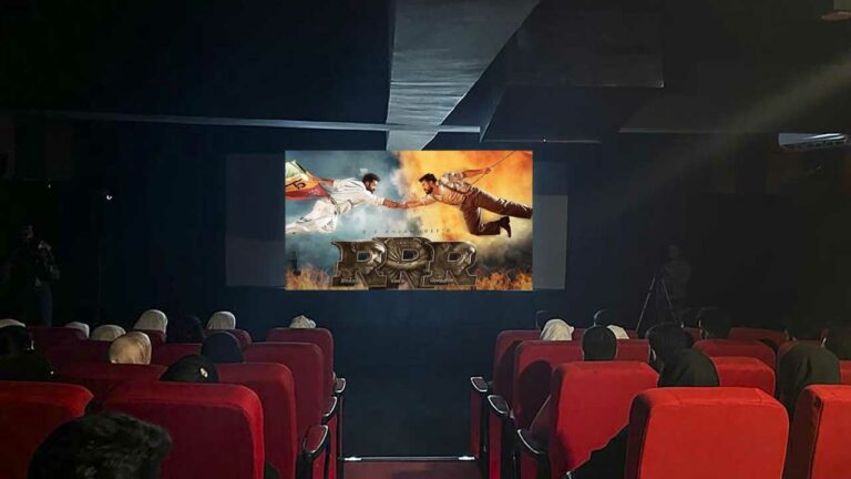 Kashmir: 30 ఏళ్ళ తరువాత కశ్మీర్ థియేటర్లో వేసిన మొట్ట మొదటి సినిమా ఏదంటే..?