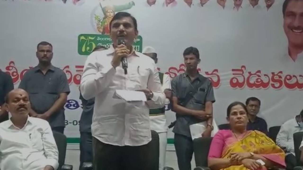 Sangareddy Collector Sharat: కేసీఆర్ అభినవ అంబేద్కర్.. పొగడ్తలతో ముంచెత్తిన కలెక్టర్