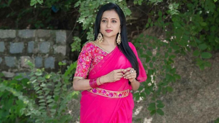 Suma: ఇండస్ట్రీకి దూరంగా సుమ..  అదే కారణమా..?