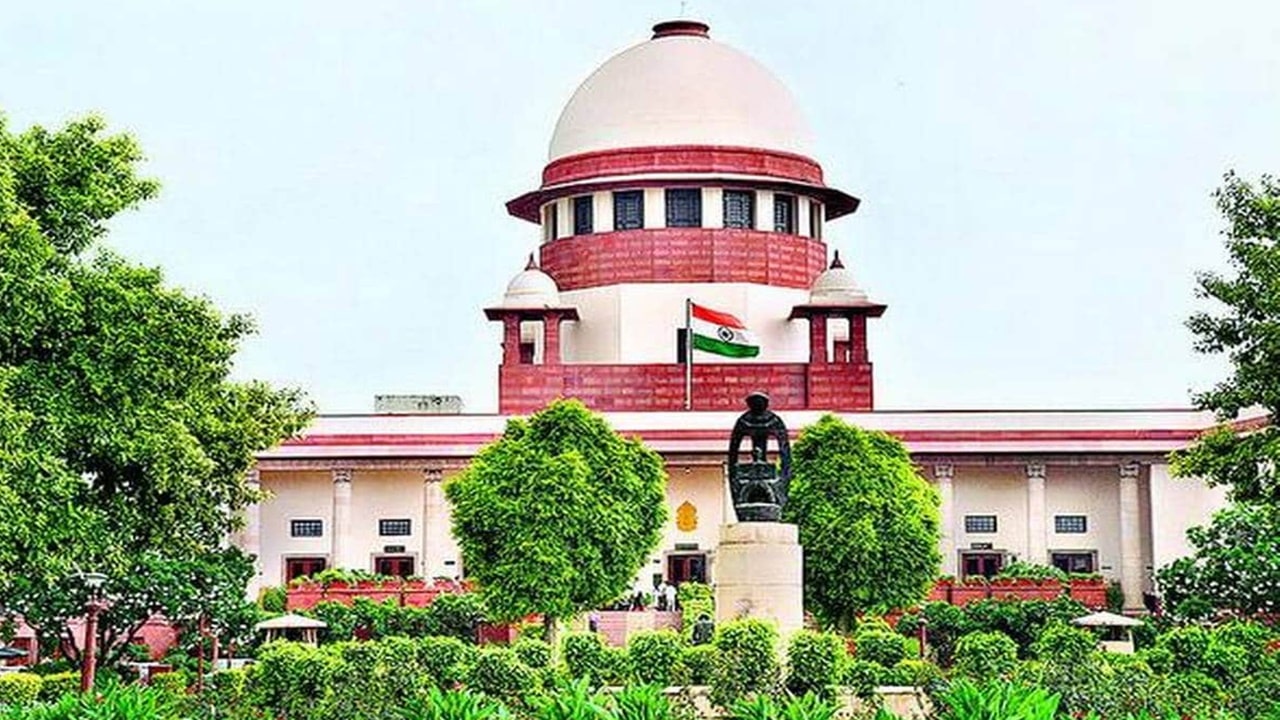 Supreme Court: ఎన్నికల్లో ఈవీఎంల వాడకాన్ని నిలిపివేయాలంటూ పిటిషన్‌..  విచారణకు సుప్రీం నిరాకరణ
