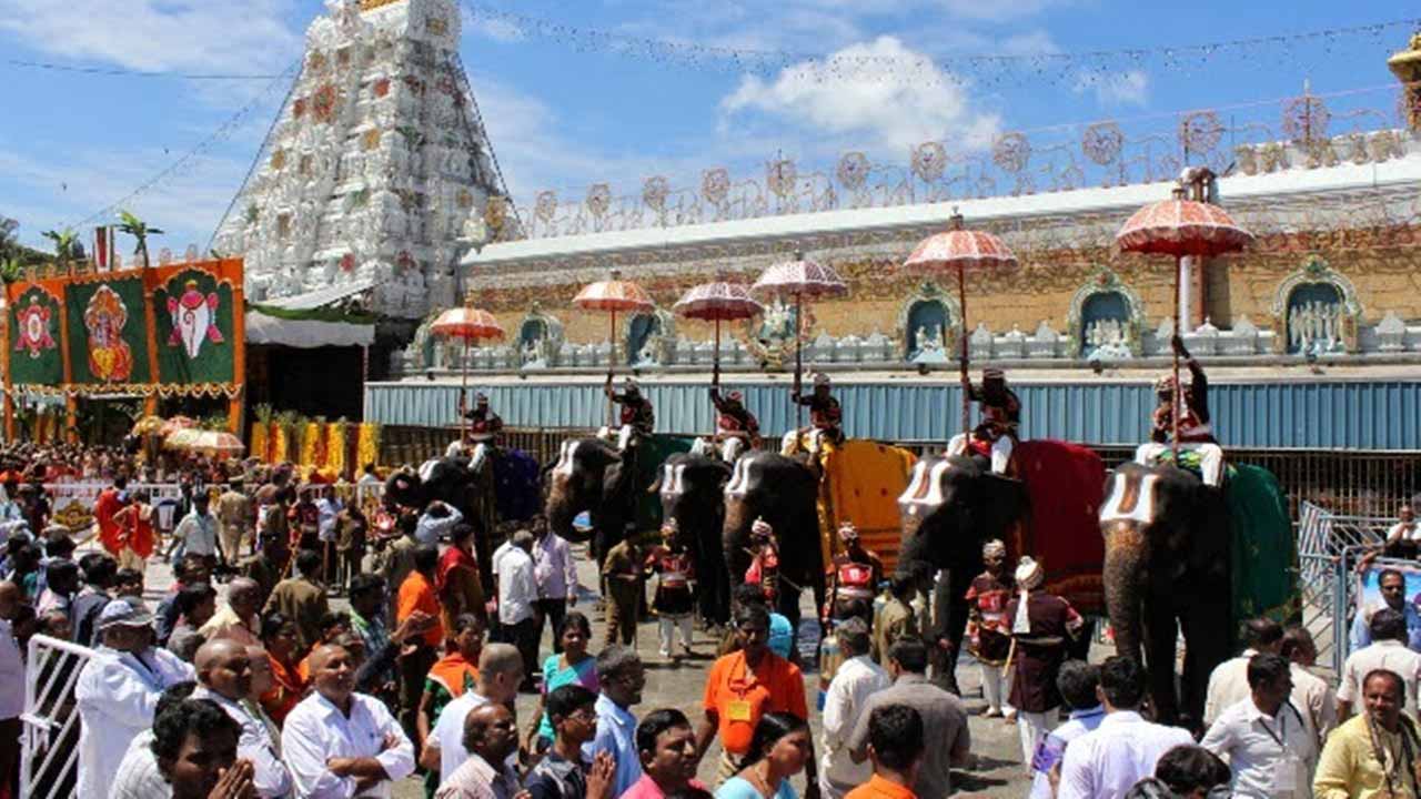 Tirumala: తిరుమల భక్తులకు గమనిక.. బ్రహ్మోత్సవాలకు వాటిని తీసుకురావొద్దు..!!