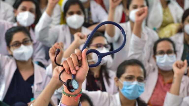 Ukraine Returned Medical Students: వైద్య విద్యార్థులకు సుప్రీంకోర్టులో ఊరట.. కేంద్రానికి కీలక ఆదేశాలు