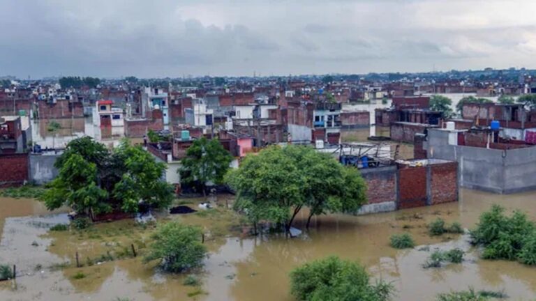 Uttarpradesh: ఉత్తరప్రదేశ్‌లో వర్షబీభత్సం.. ఇళ్లు, గోడలు కూలి 22 మంది మృతి