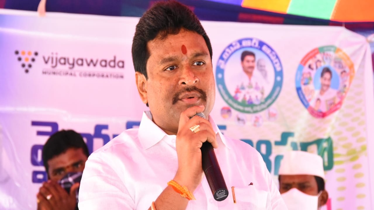 Vellampalli Srinivas: వైఎస్ఆర్ చనిపోయి 13 ఏళ్ళు అయినా ప్రజల గుండెల్లో చిరస్థాయిగా నిలిచిపోయారు