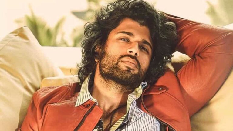 Vijay Devarakonda: టాలీవుడ్ టార్గెట్ గా రౌడీ హీరో.. కెరీర్ లేనట్టే..?