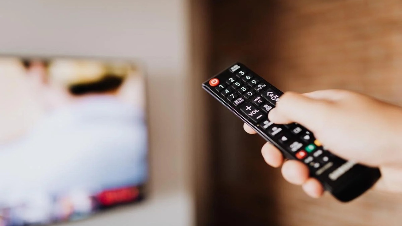 Maharashtra: టీవీ ఆఫ్ చేసినందుకు అత్త వేళ్లు కొరికిన కోడలు.. అడ్డుకునేందుకు ప్రయత్నించిన భర్తనూ..