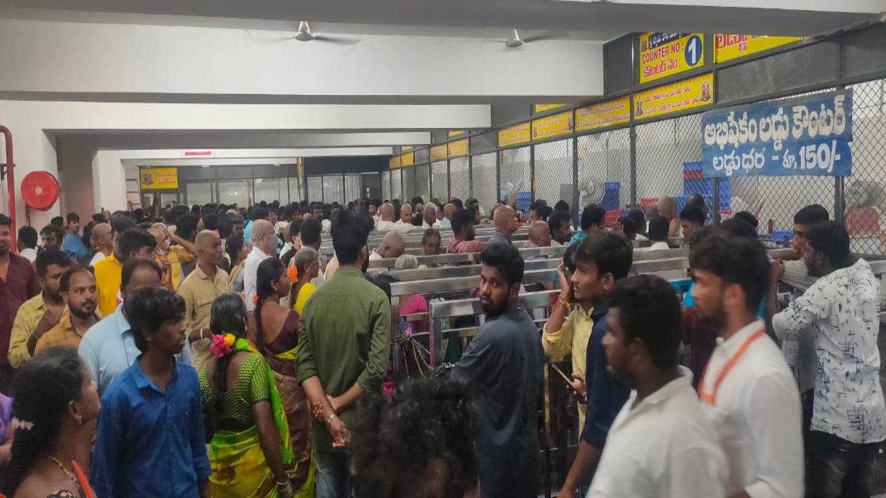 Yadadri Temple: సండే ఎఫెక్ట్ … యాదాద్రికి పోటెత్తిన భక్తులు